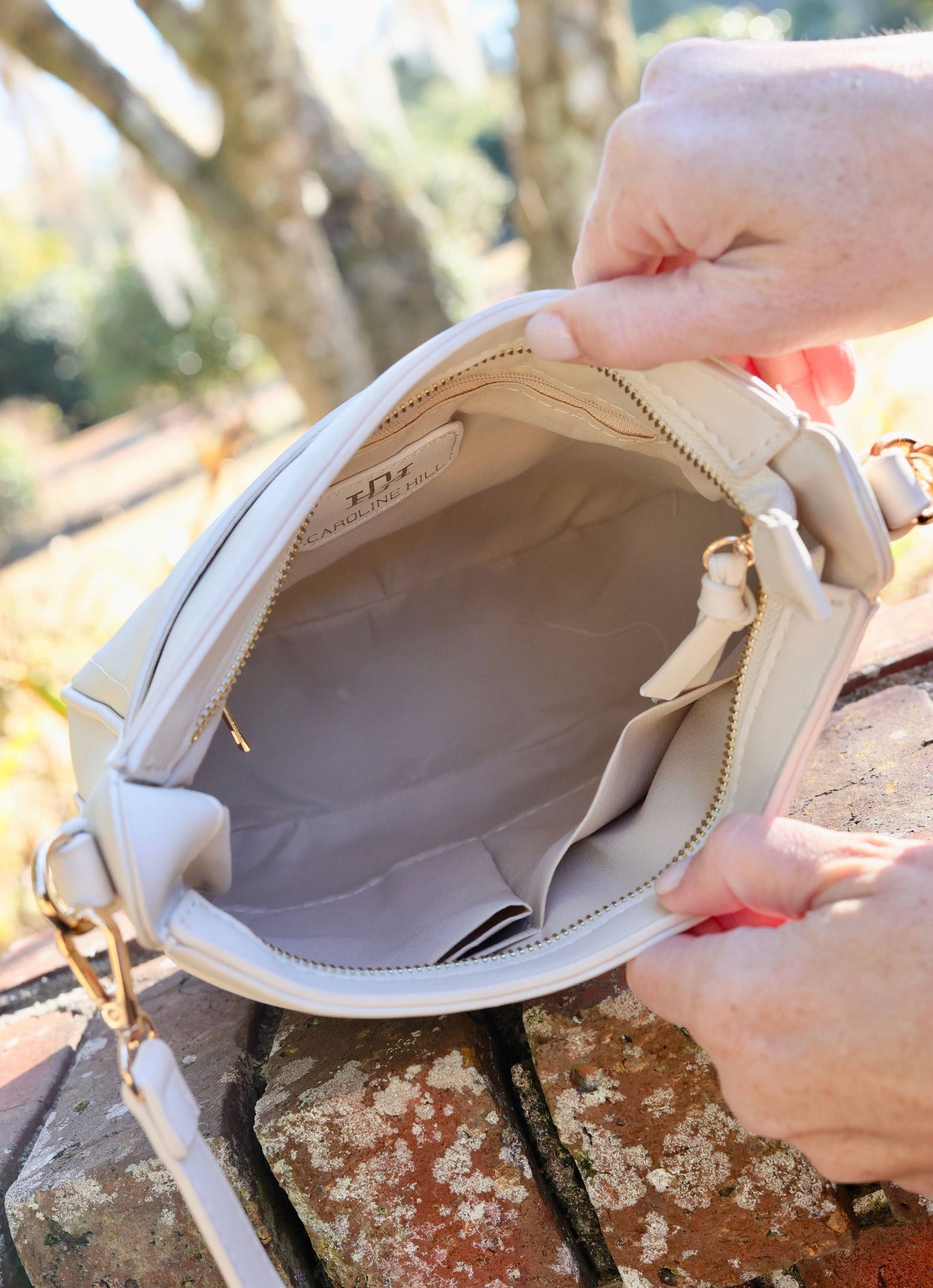 Bethany Crossbody CREAM Caroline Hill