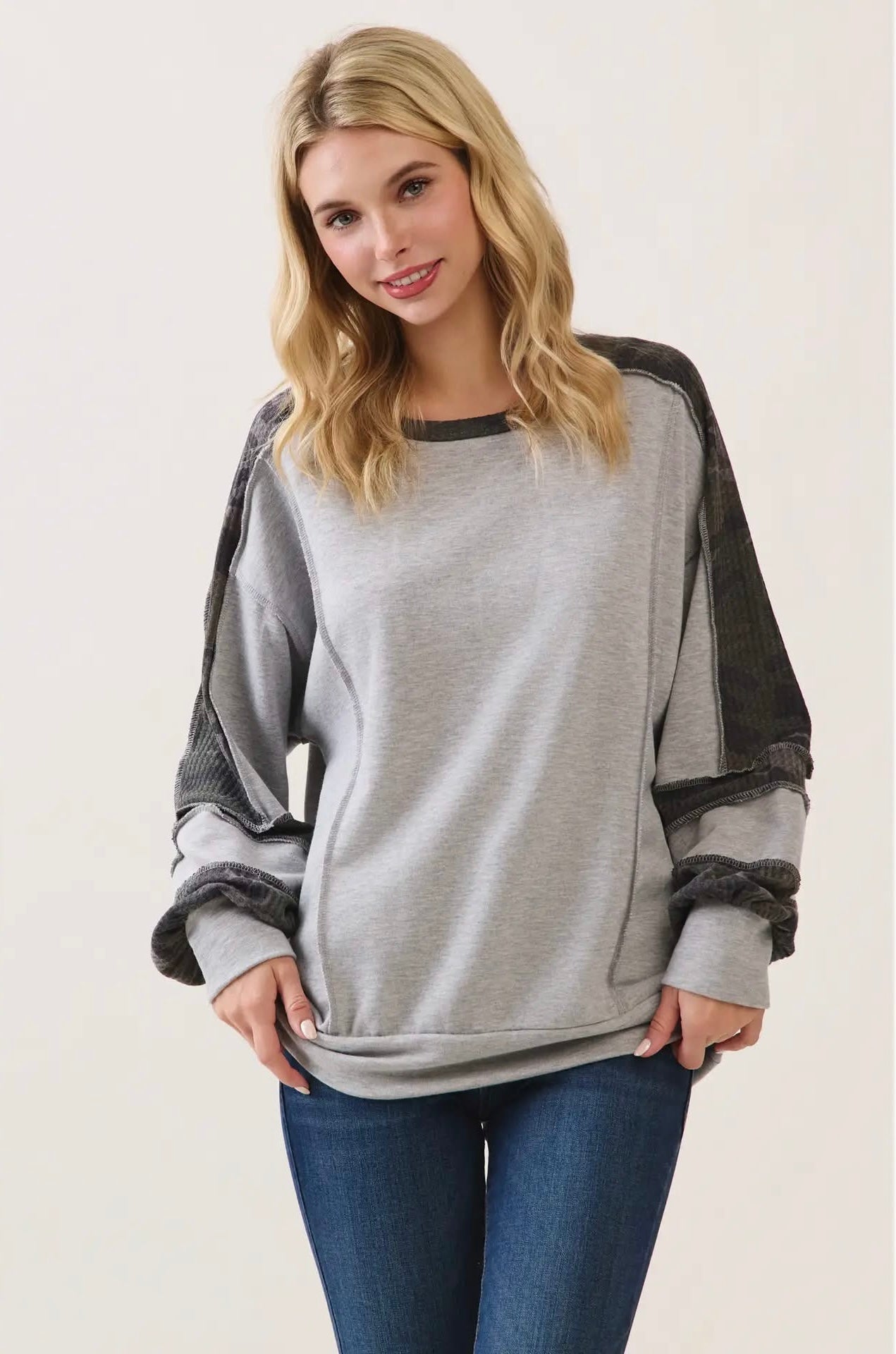 Camo Contrast Sleeve Pullover Top