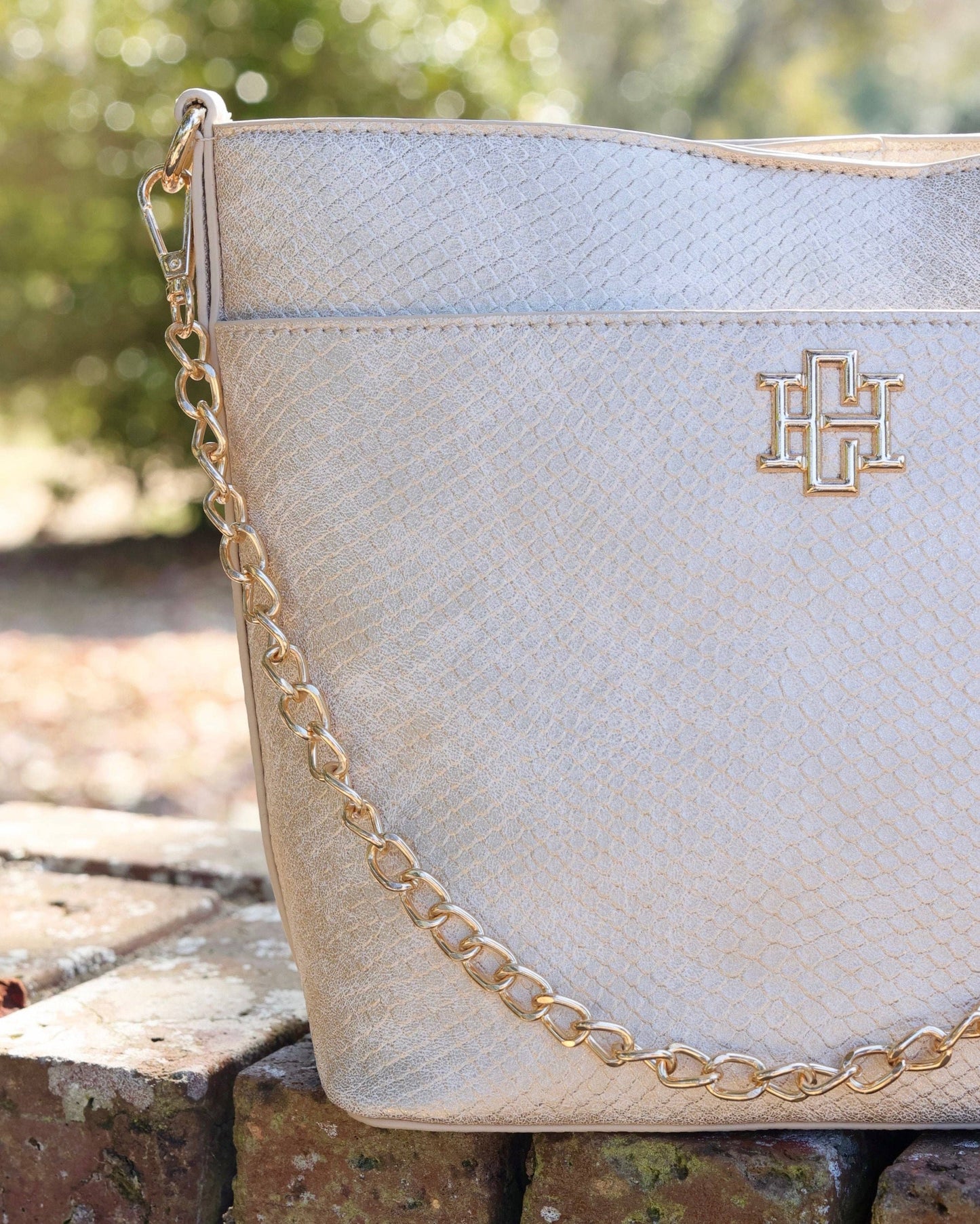 Brielle Bucket Bag Shimmer Champagne