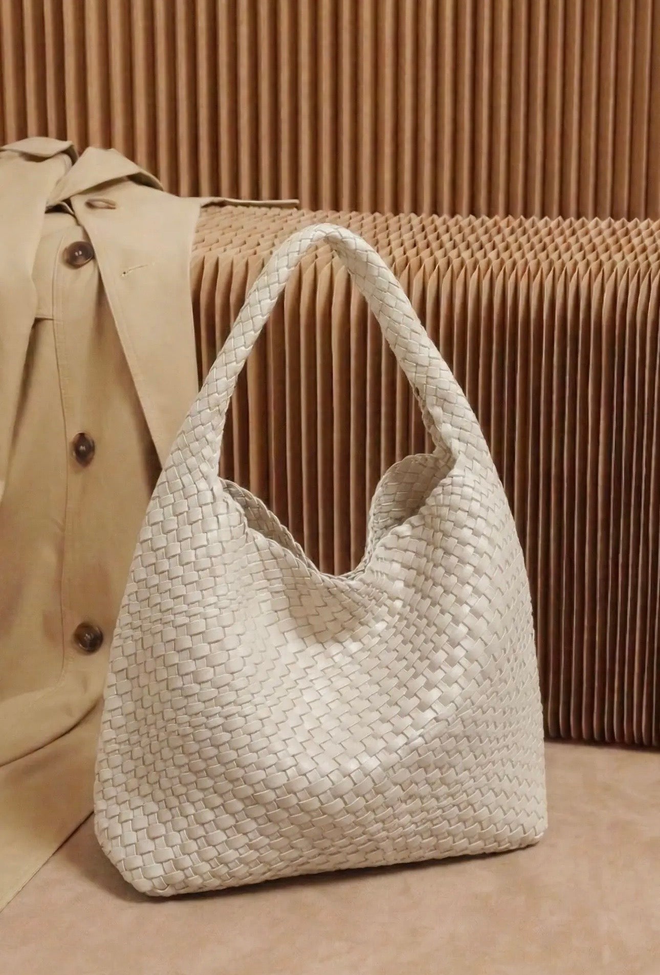 Woven Tote Beige w/Pouch