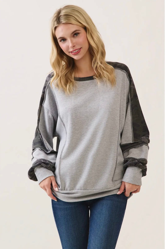 Camo Contrast Sleeve Pullover Top