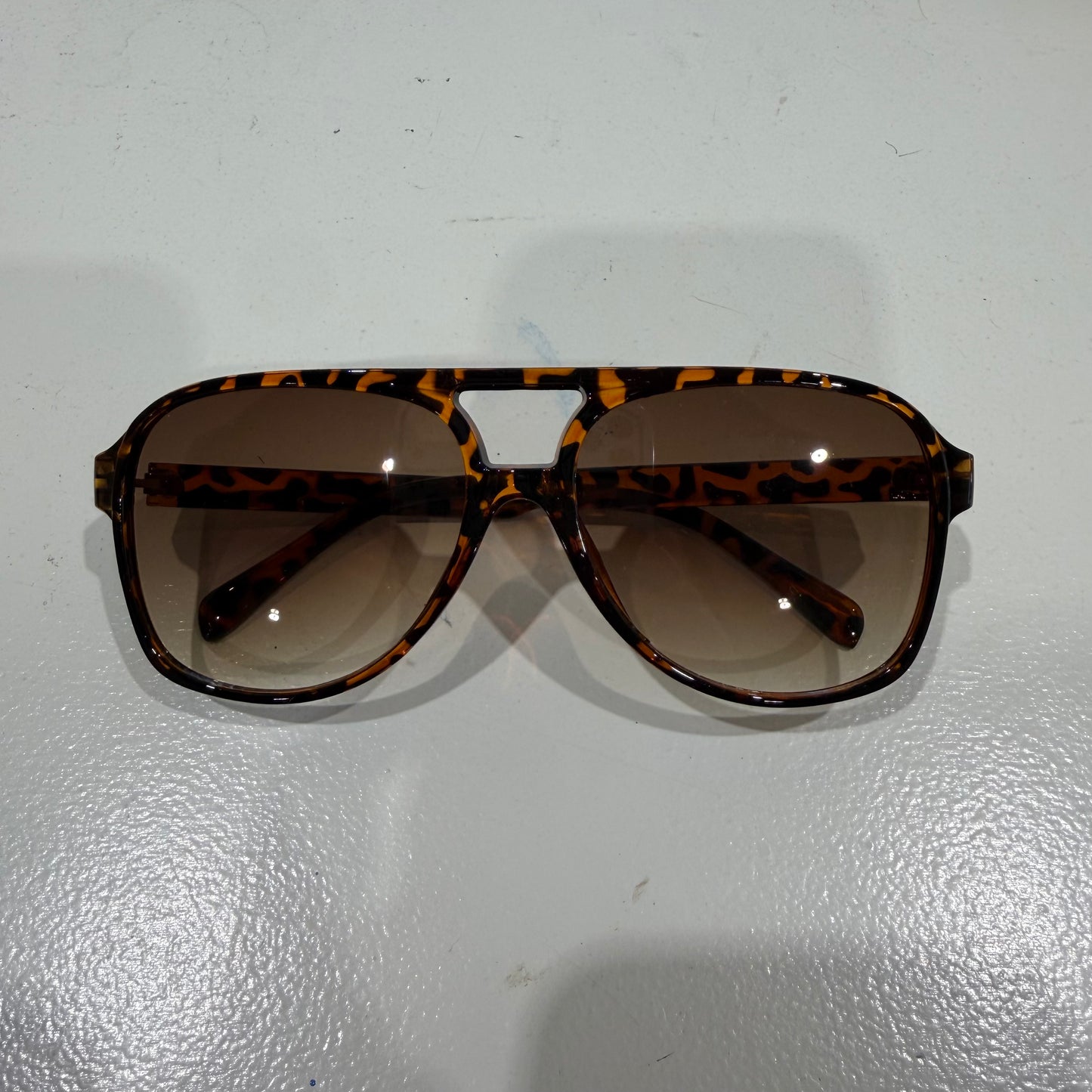 Tortoise w/ Brown Tint Sunglasses ￼