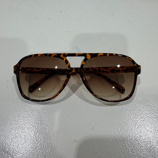 Tortoise w/ Brown Tint Sunglasses ￼