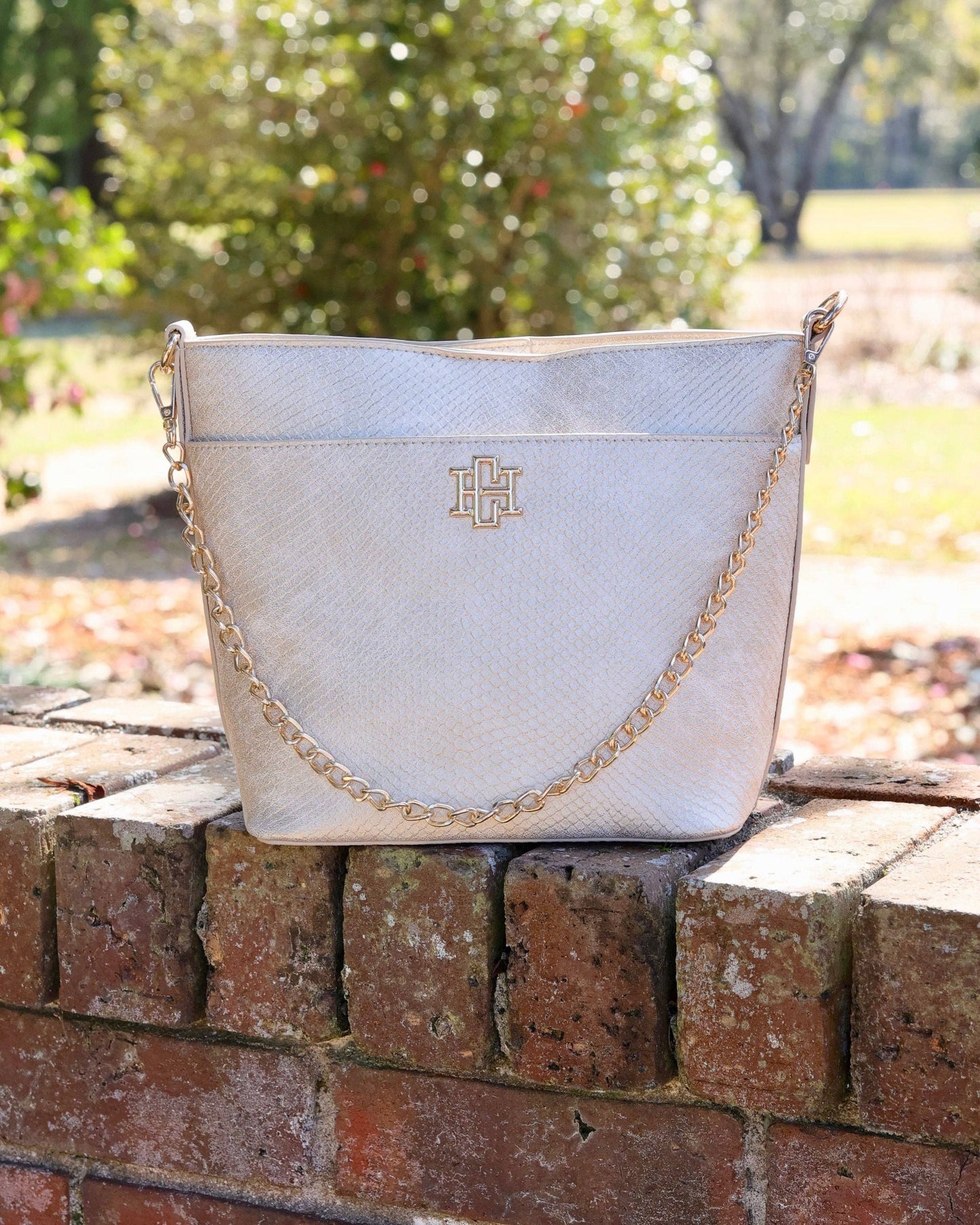 Brielle Bucket Bag Shimmer Champagne